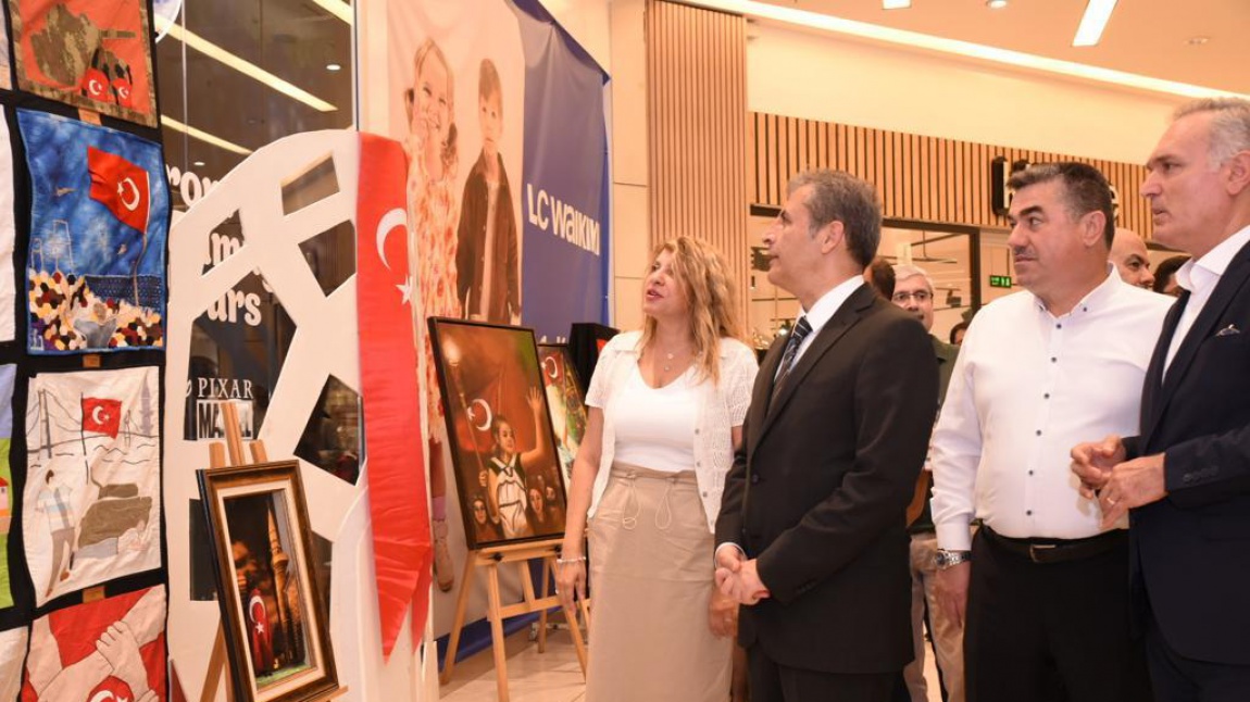 Kadıköy 15 Temmuz sergisi  Tepe Natilus AVM’de açıldı.